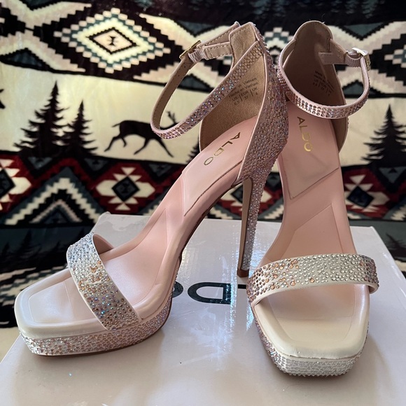 Aldo Scarlett Heels - Picture 1 of 4